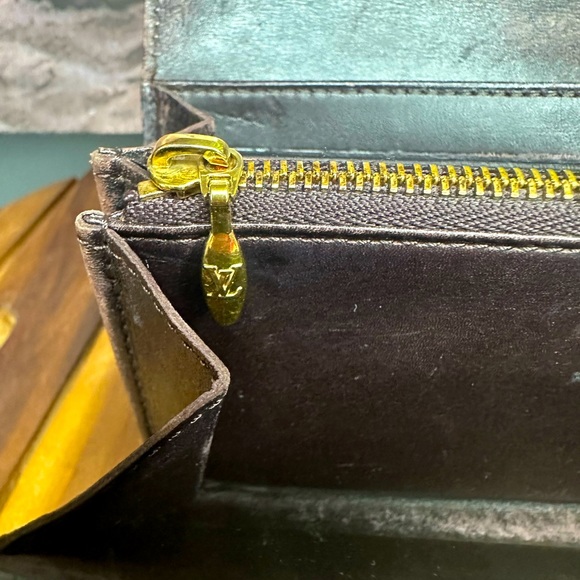 LOUIS VUITTON VERNIS BURGUNDY WALLET ON CHAIN/CROSSBODY - Picture 7 of 15